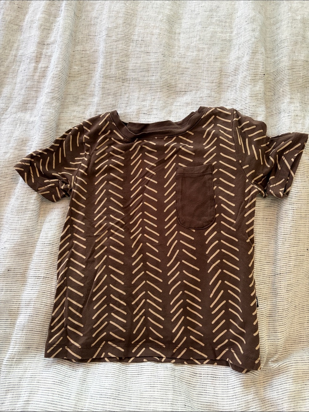 Kyte BABY Brown Short Sleeve Tee with Cream Arrow Print